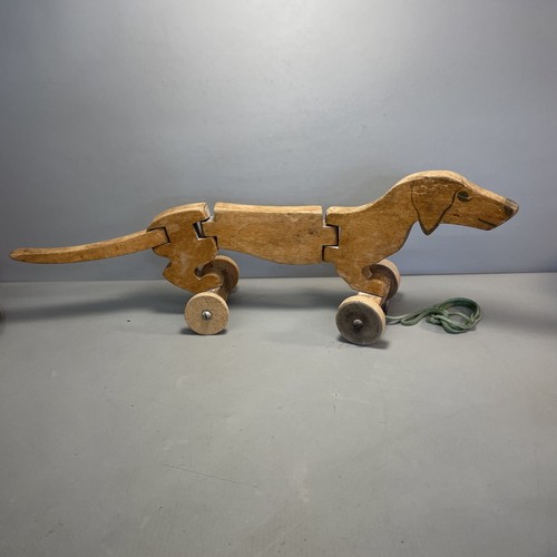 Antik hund auf rädern - hund,