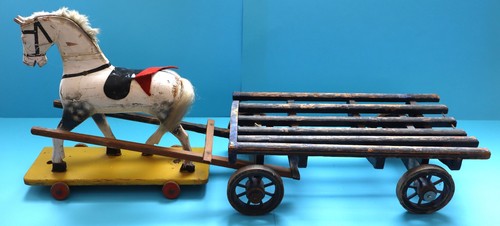 Antikes spielzeugpferd auf - spielzeugpferd,